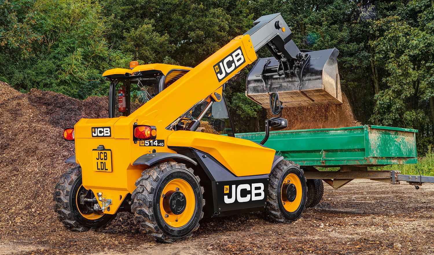 The maximum lift capacity of the new JCDF Loadall 514-40 is 1,400kg, while the maximum lift height is 4.0m.