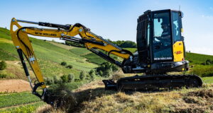 New Holland's E65D mini excavator features a unique hydraulic control system developed by Bosch Rexroth.