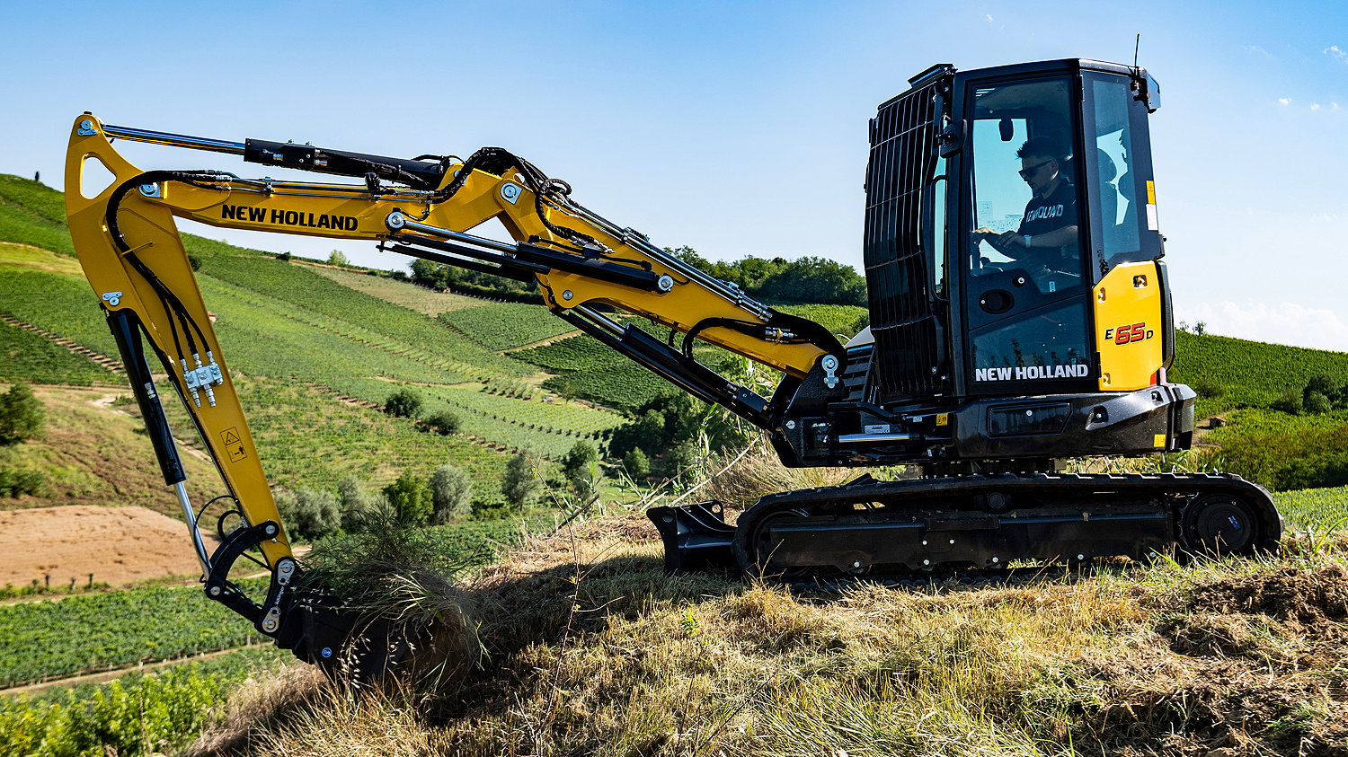 New Holland's E65D mini excavator features a unique hydraulic control system developed by Bosch Rexroth.