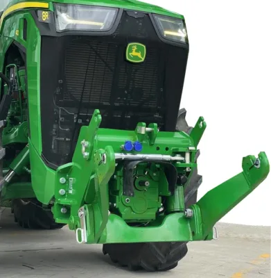 The rotation speed of Laforge's hydraulic front PTO for Deere 8R tractors is regulated by the oil flow.