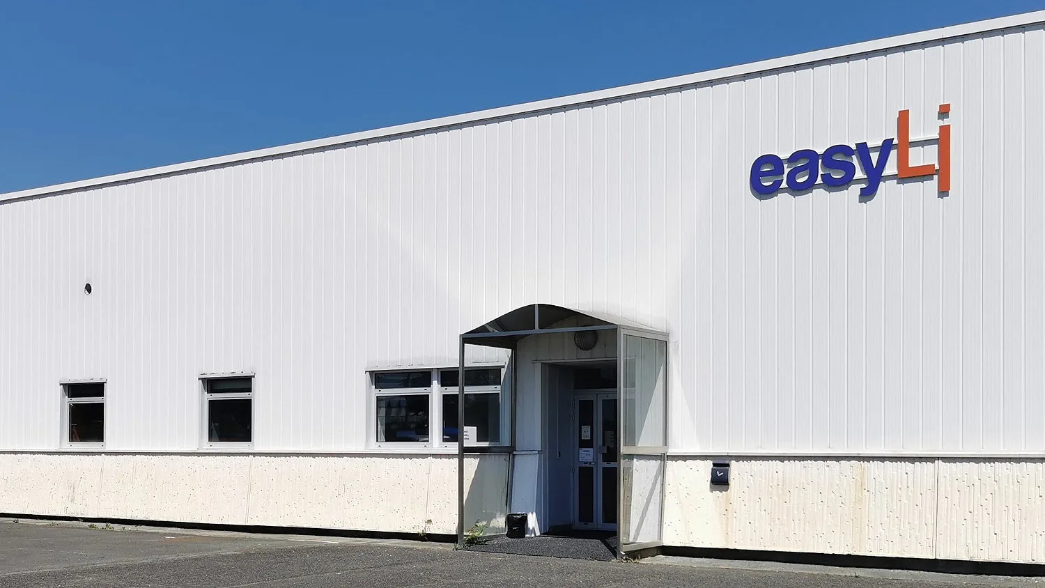 Lithium battery specialist easyLi was founded in 2011 and creates and manufactures advanced battery systems and turnkey energy storage solutions.