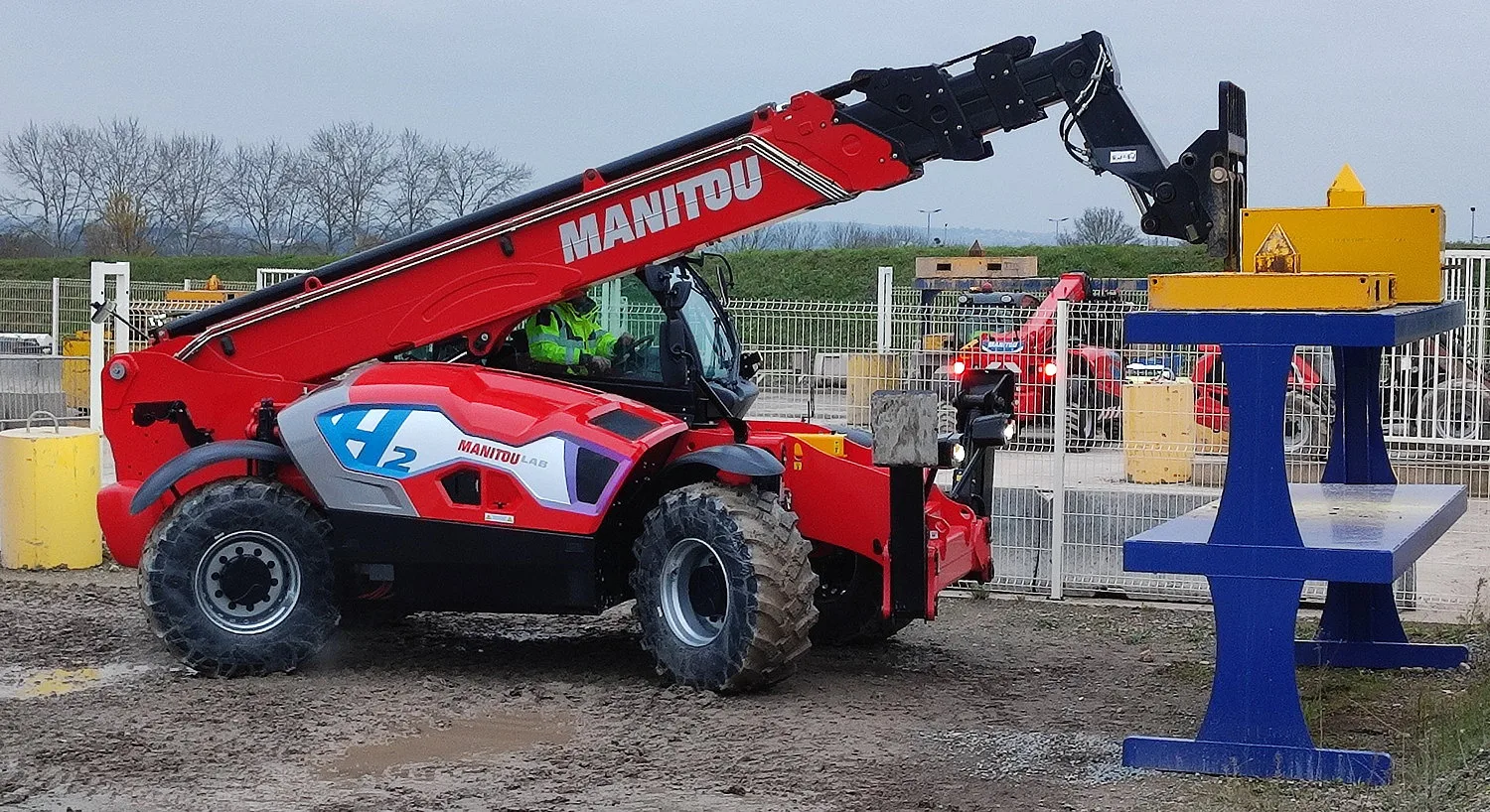 Manitou will test prototypes that use hydrogen in internal combustion engines and with fuel cells to find the best solution for its customers.