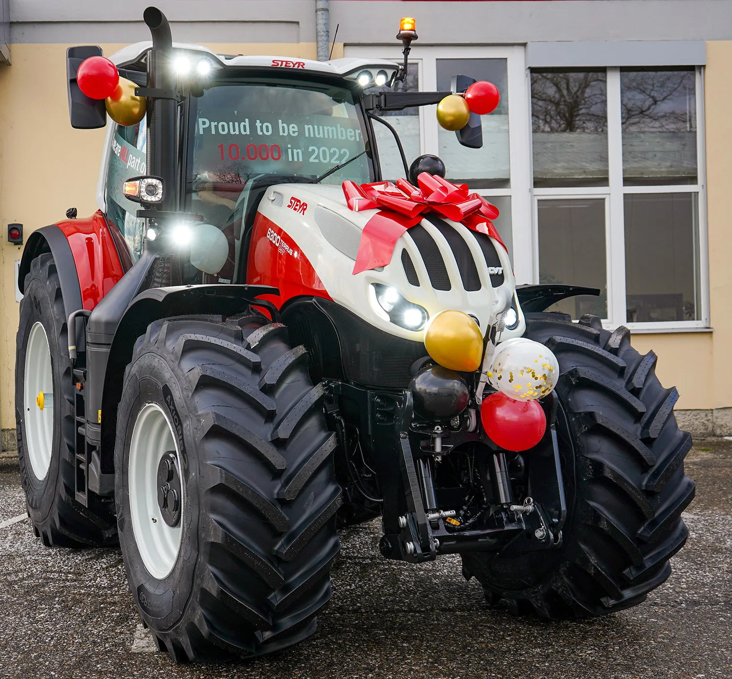 The 10,000th tractor produced at St Valentin in 2022 was this 300hp Steyr 6300 Terrus CVT.