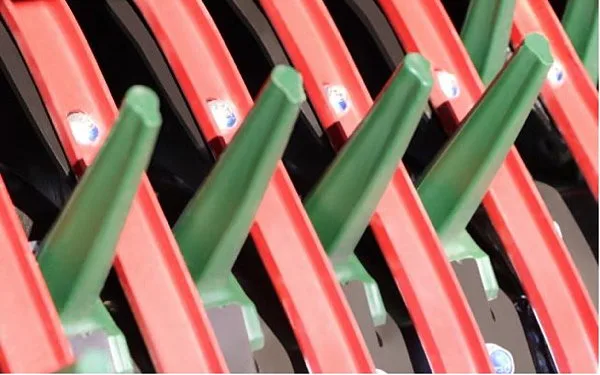 Strautmann's Flex-Load tines are made from flexible durable polyurethane plastic.