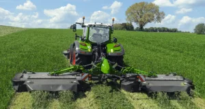 The Fendt Slicer 860 rear butterfly mower is now available with tine and roller conditioners to reduce wilting times.