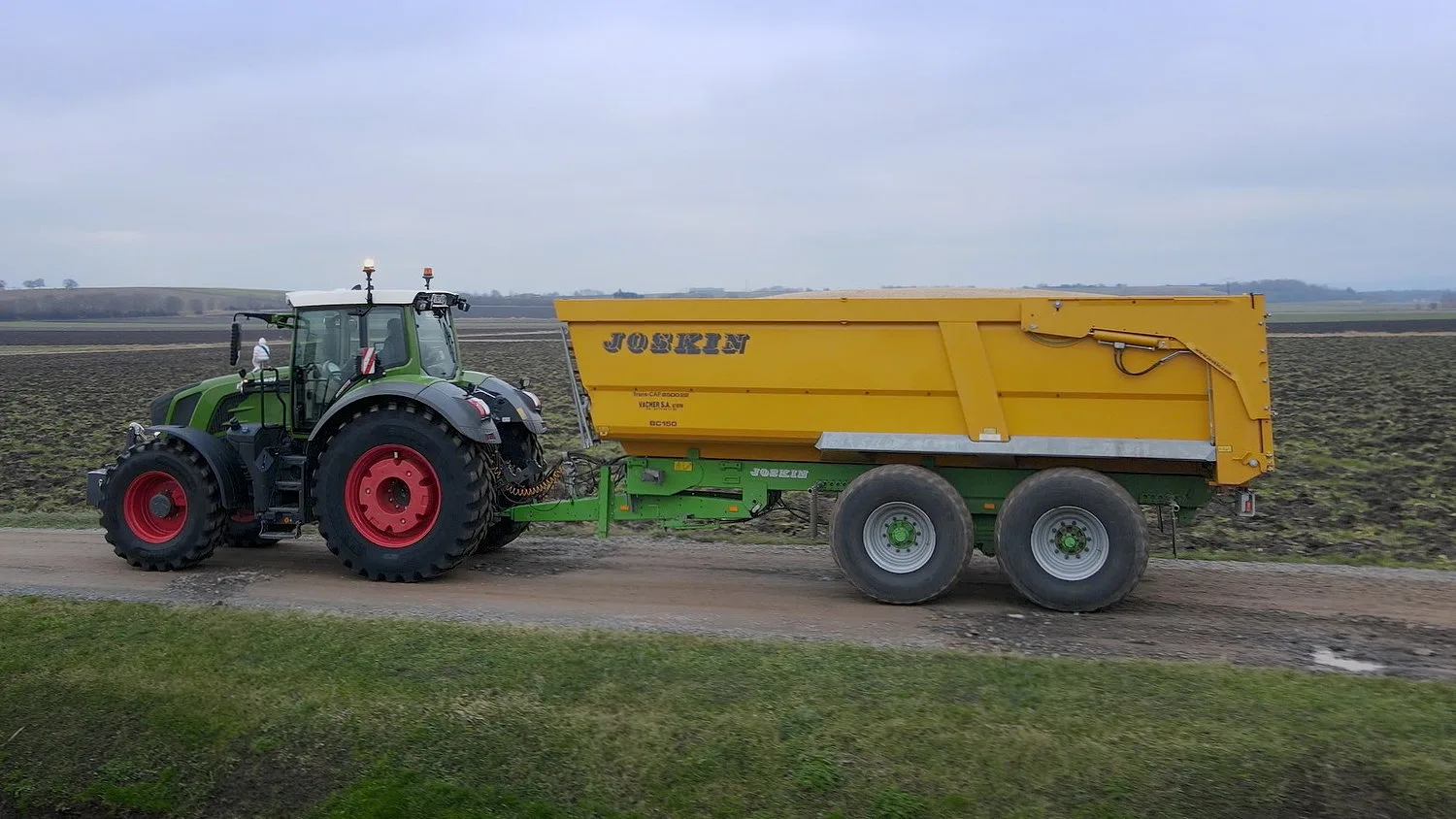 Michelin recommends its new EvoBib tyre when work patterns require the tractor to spend between 20 and 80 per cent of its time in fields.