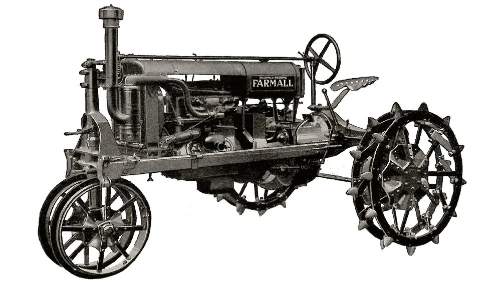 The Farmall Regular went into series production in 1924 following 22 pre-production models built for testing during 1923. 