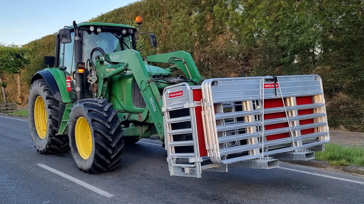 A market first, the Forklift Porta-Yards features a fixed forklift base unit under a 2.5m steel race frame to transport with either a telehandler or loader tractor.