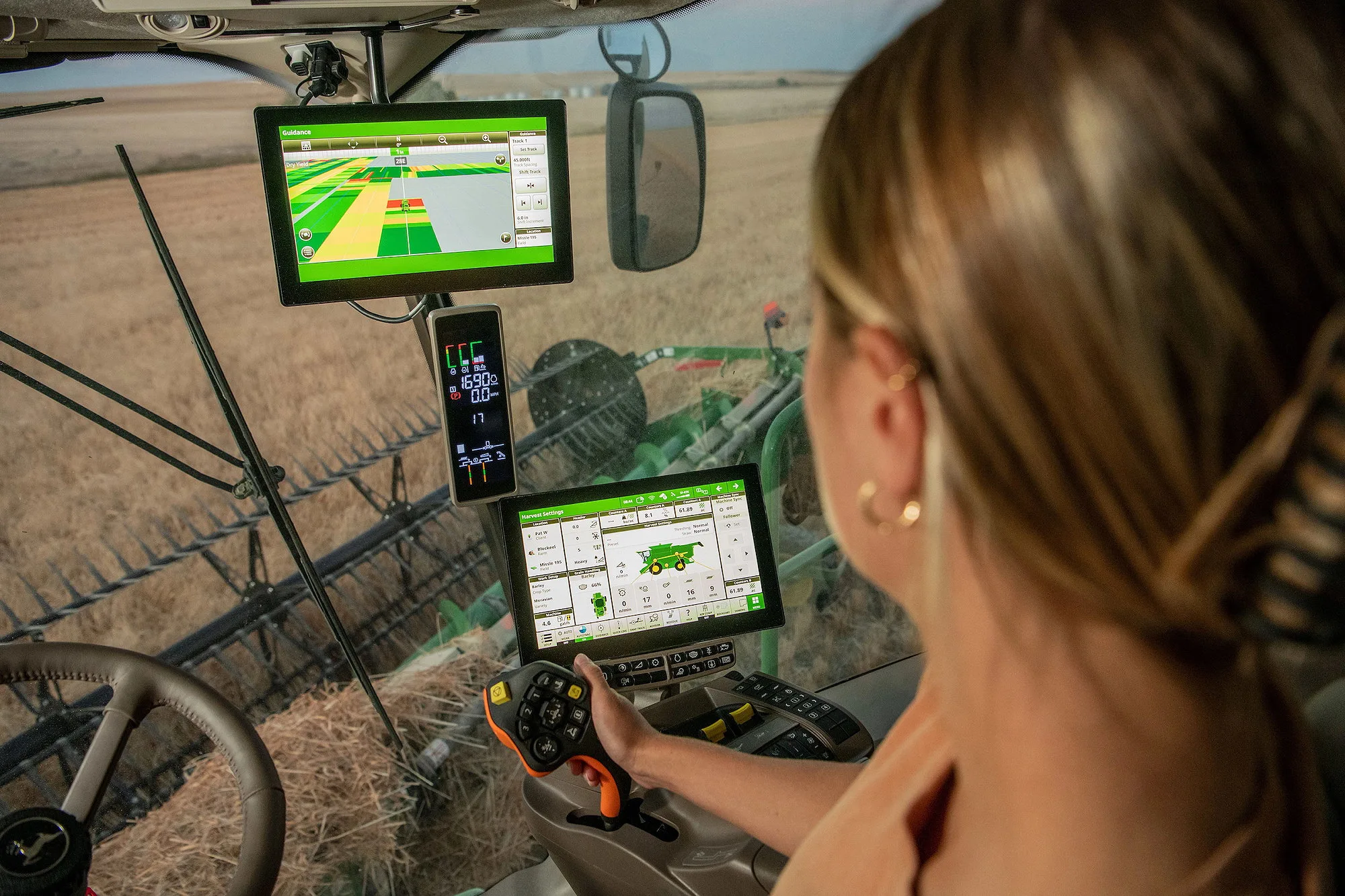 Brand-new John Deere G5 displays are integral to the company's updated precision agriculture offering.