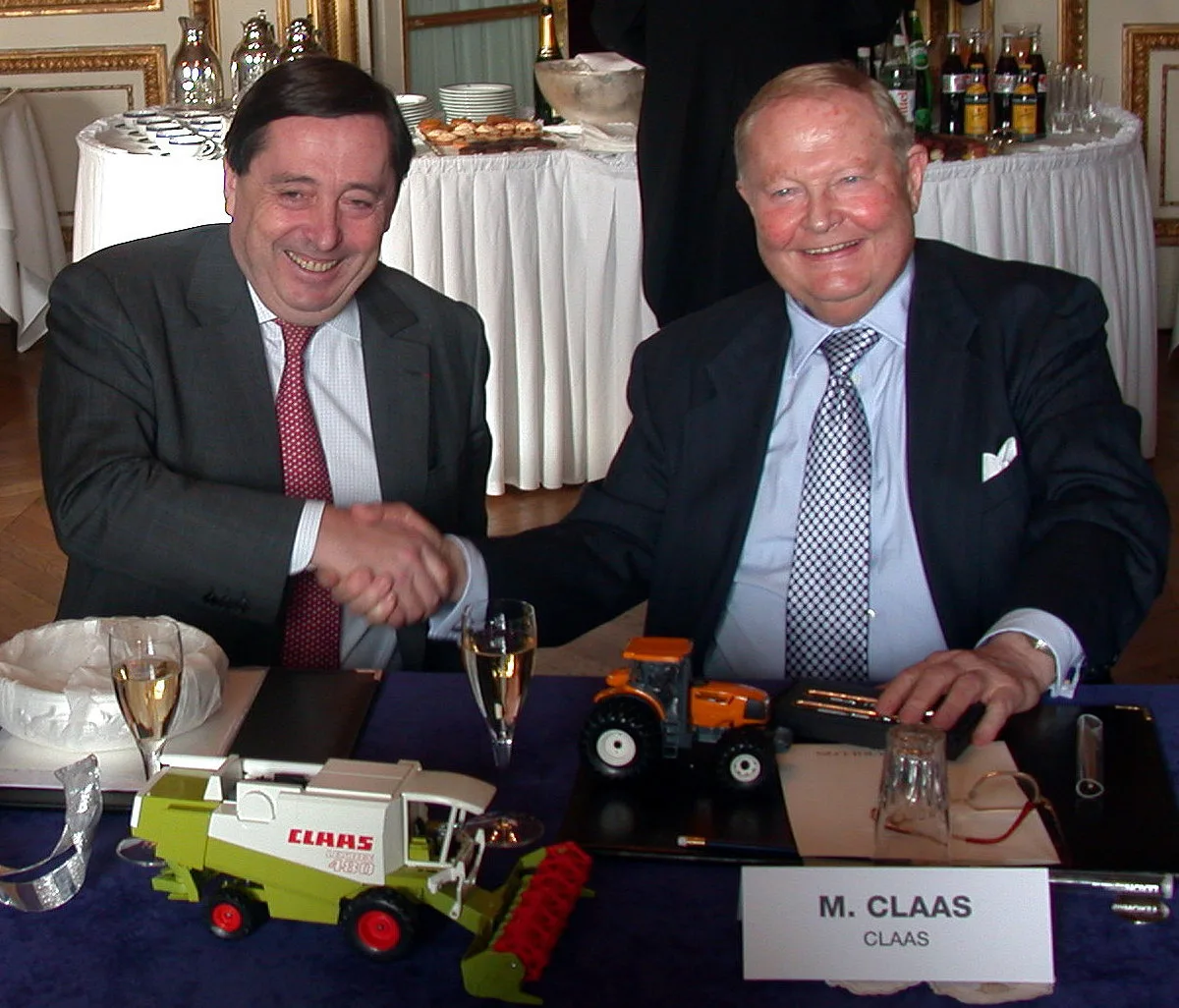 Helmut Claas (right) and Renault board member Patrick Faure signed the agreement for Claas to take over tractor production at Le Mans on the eve of the 2003 Sima Show.