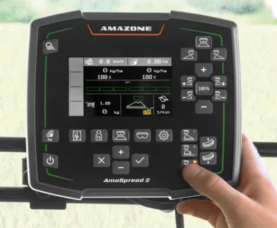 All functions on Amazone's AmaSpread 2 can be reached intuitively using one hand during spreading. Each button controls one function.