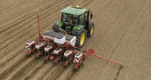 Kuhn's new Maxima 3TIe precision drill will be demonstrated on farms throughout the UK.