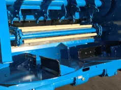 A larger spreading mechanism on smaller Bunning Lowlander HBD spreaders offers increased output and better material shredding.