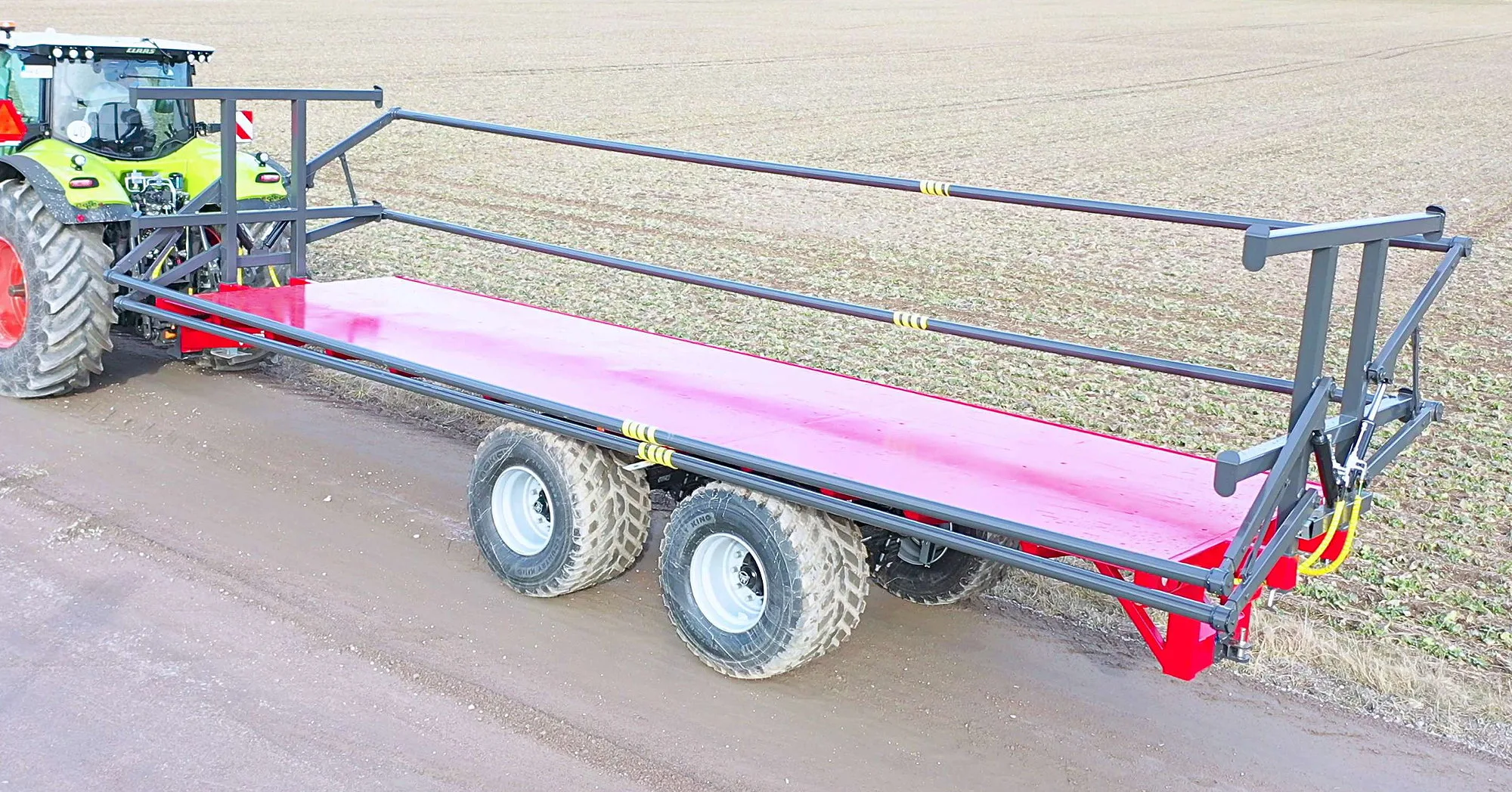 The MetaBale bale trailer from Metsjö has a 21t payload and is designed for use behind today's high-speed tractors.