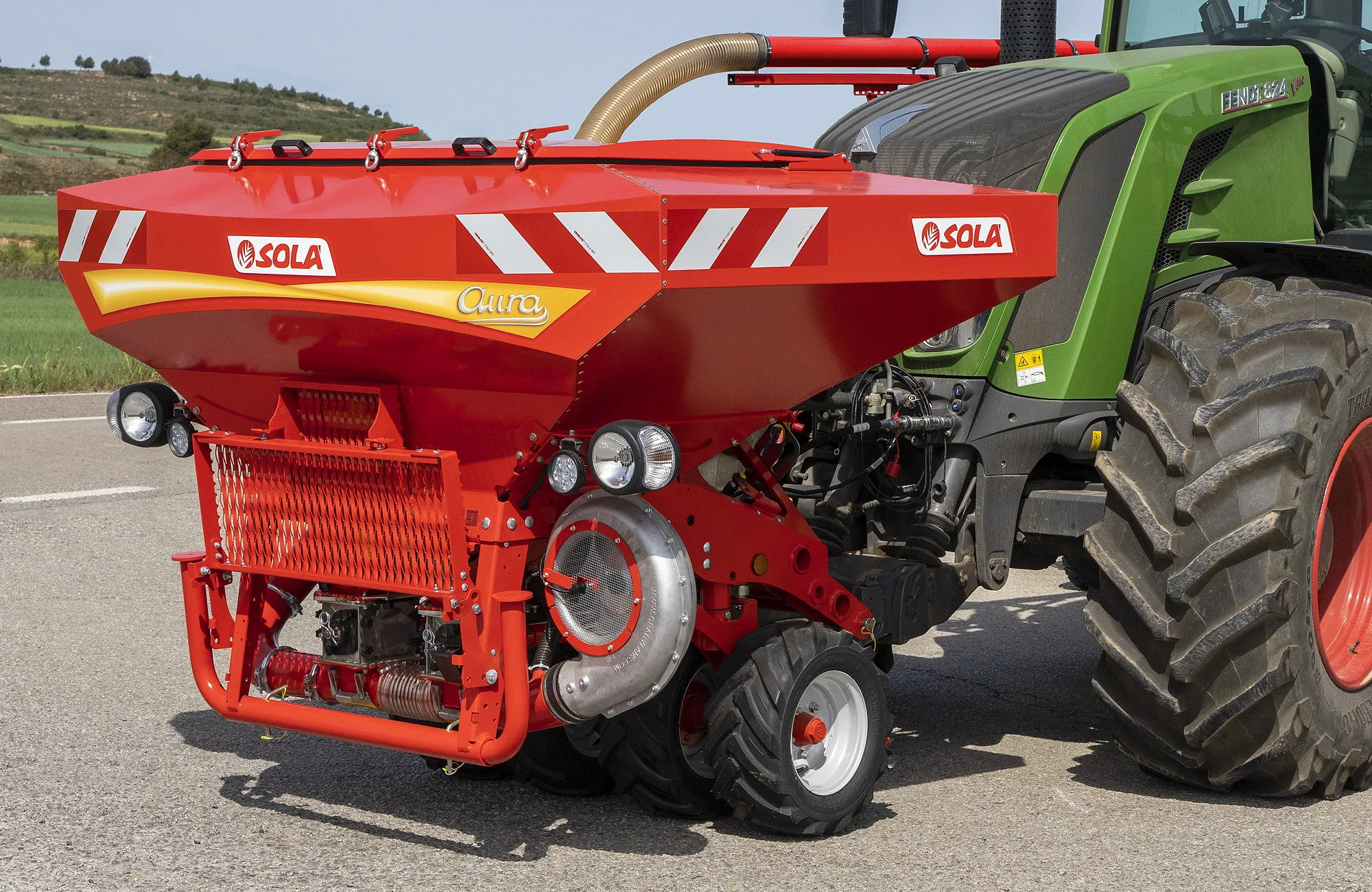 The Sola Aura hopper has a 2,000-litre capacity. It can be fitted with two metering systems to offer half-width shut-off or a split tank to allow two different seeds, or seed and fertilser, to be drilled.