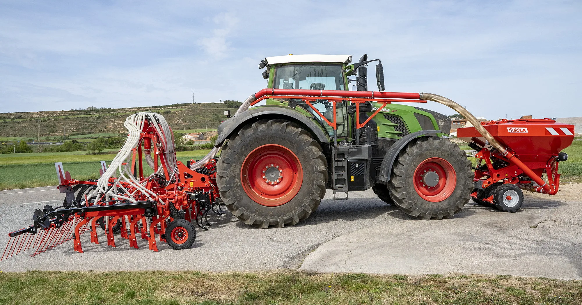 KRM's latest seed drill combines Sola's Aura front hopper with a Seed Ramp rear-mounted tine coulter frame.