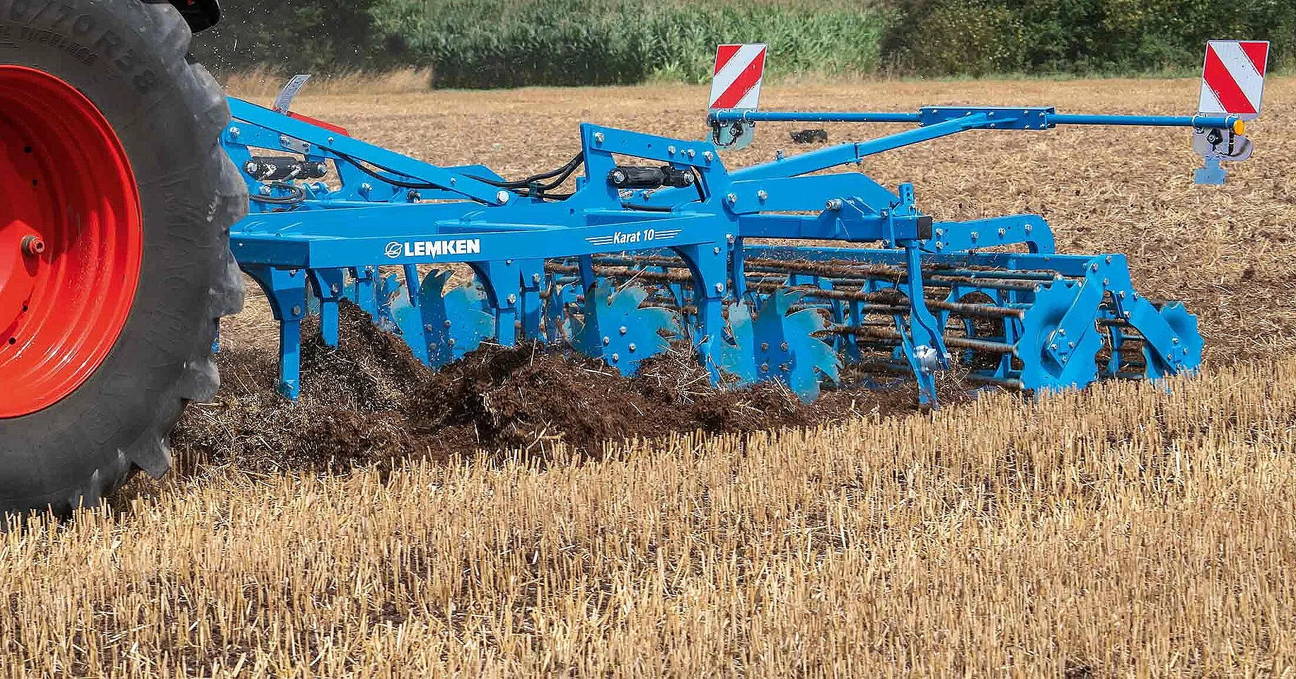 The new mounted Lemken Karat 10 comes in three models 299cm, 344cm and 398cm wide. 