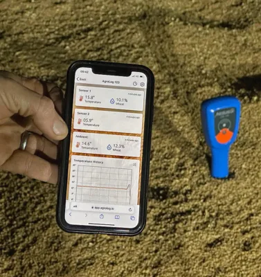 The AgroLog app connects to the Moisture and Temperature probe via the cellular network and can be used to view the latest measurements.