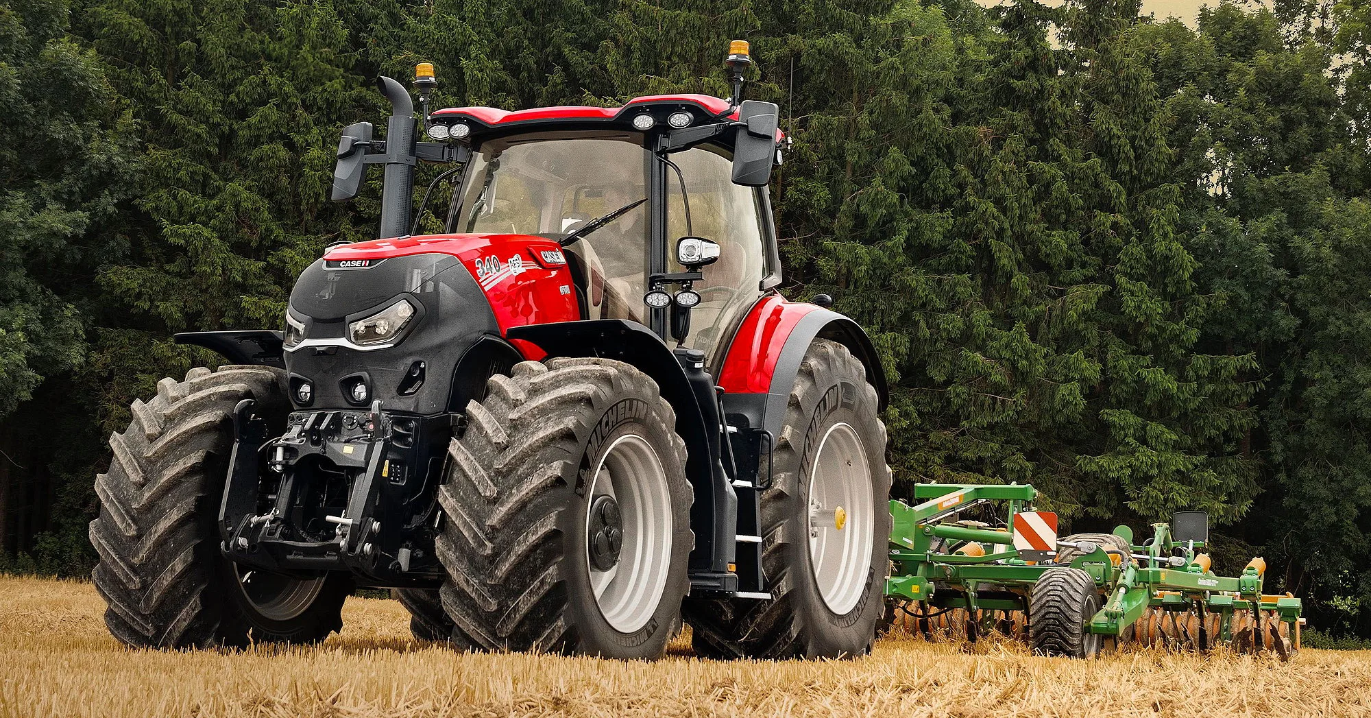 Despite multiple improvements, the Case IH Optum 340 CVXDrive with AFS Connect is no heavier than the existing 300 and 270 models, but provides more power for ultimate productivity.