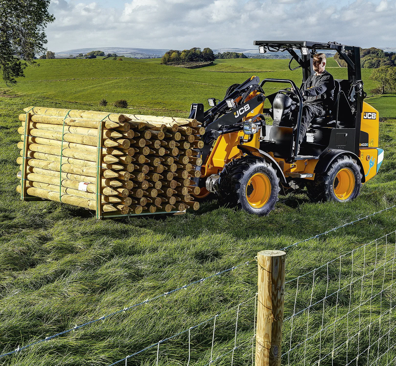 JCB's 403E has a 20kWh lithium-ion battery pack, capable of four to five hours of continuous use in a mixed duty cycle.