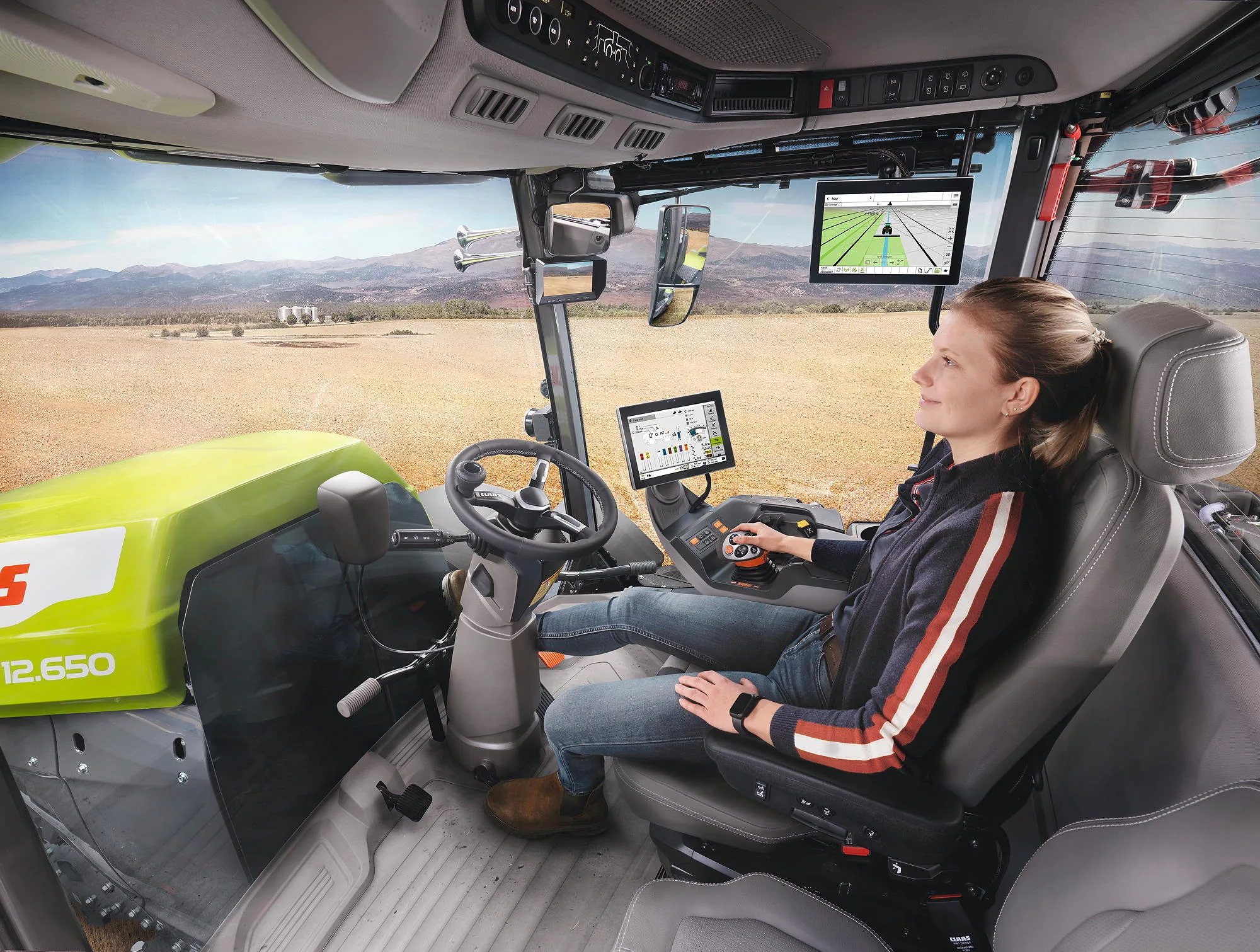 Driver comfort was a key priority in the design of the cab for the Claas Xerion 12 Series. It has been extended by 27cm at the front, making it currently the largest command centre in the premium tractor segment. 