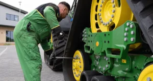 John Deere is targetting ex-service personnel for service technician jobs within its dealer networks in the UK and Republic of Ireland.