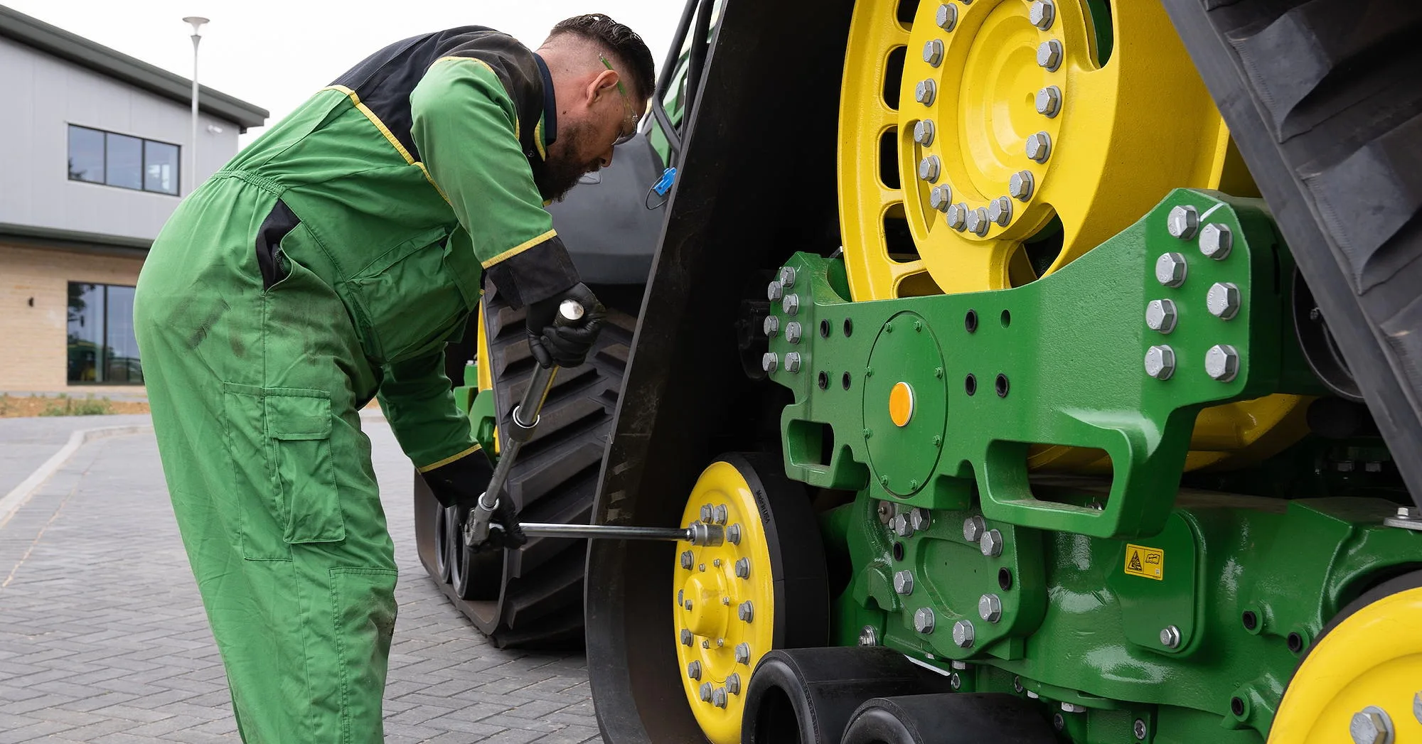 John Deere is targetting ex-service personnel for service technician jobs within its dealer networks in the UK and Republic of Ireland.