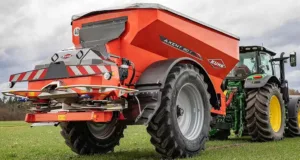 Kuhn's new Axent 90.1 trailed fertiliser spreader.