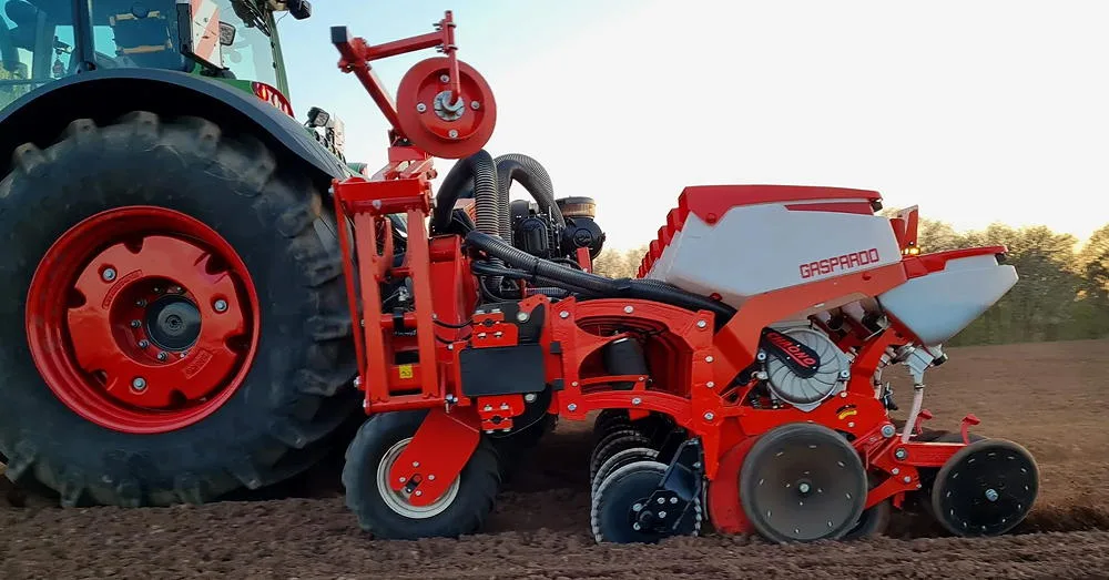 Maschio Gaspardo's Chrono 500 can be set up to run with variable row spacings making it suitable for sowing a range of crops at 45cm, 50cm, 70cm or 75cm centres. 