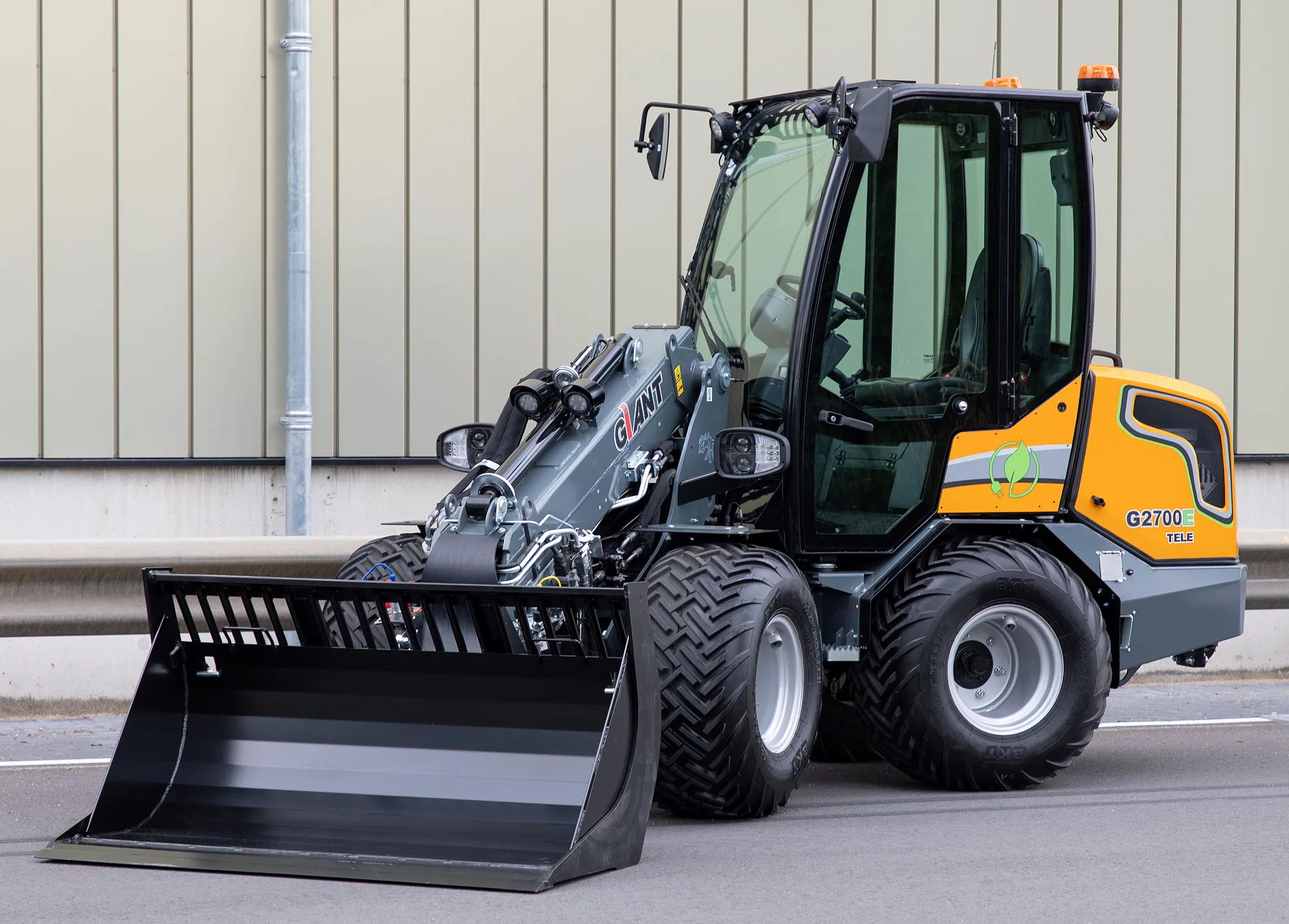 Tobroco-Giant's new G2700E Tele electric articulated wheeled telescopic loader has a 7kW drive motor and a 12kW motor to drive the hydraulics. 