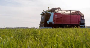 Lely's autonomous Exos fresh grass feeding system will be launched in mid-2024.