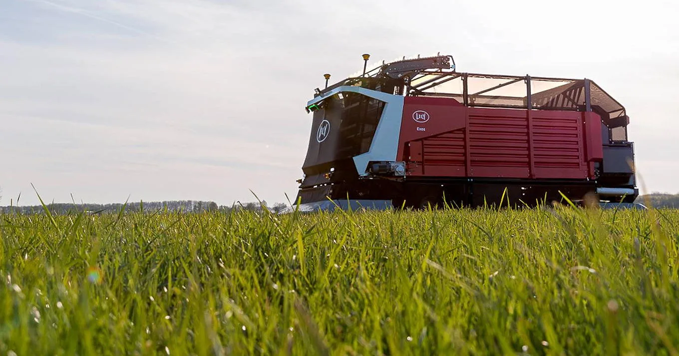 Lely's autonomous Exos fresh grass feeding system will be launched in mid-2024.